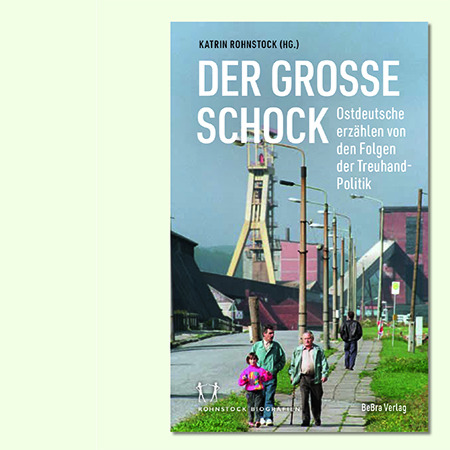 Am 24.9.25 ab 18 Uhr findet die Lesung "Der große Schock" im Stadtteilzentrum Weißensee statt. In dem Buch sprechen Ostdeutsche über ihre Erfahrungen mit der Treuhand-Politik und deren Folgen. Die bewegenden Geschichten handeln von Verlusten, Brüchen - aber auch von Solidarität und neuem Engagemen! 
#stadtteilzentrumweissensee #weißensee #dergroßeschock #kartinrohnstock #bebra #bebraverlag #lesung