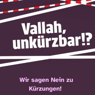 Der Senat plant massive Kürzungen in der sozialen Infrastruktur unserer Stadt. Das betrifft besonders die Bezirke: Schulsanierungen, Jugendfreizeiteinrichtungen, soziale und kulturelle Projekte, Stadtteilzentren und vieles mehr sind akut bedroht.
WIR SAGEN NEIN ZU KÜRZUNGEN!
Wir stellen uns entschieden gegen die Kürzungen im Sozialen. Stattdessen fordern wir eine gerechte Finanzierung der Bezirke, die Umverteilung und eine Politik, die die Menschen in den Mittelpunkt stellt – nicht die schwarze Null.
#vallahunkürzbar #unkuerzbar
