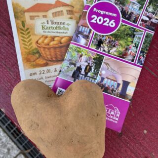 Was für eine tolle Aktion: Die Initiative Faires.Pankow hat die Kartoffelaktion im Stadtteilzentrum Weißensee organisiert und toll umgesetzt. In kürzester Zeit waren alle Kartoffeln an die Nachbarinnen und Nachbarn verteilt. Und so wird es am 29.1. keine Kartoffeln mehr geben, aber das Fair.Café findet trotzdem von 14 - 17 Uhr statt. Also kommt vorbei. 

#faires.pankow #kartoffeln #4000tonnenkartoffeln #faircafe #faircafé #freizeithausev #nachbarschaftgemeinsamgestalten