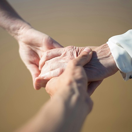 Am Dienstag, den 2.12. 18:00 - 20:00 Uhr findet der Impulsvortrag: "Einsamkeit kennt kein Alter" statt. 

Einsamkeit betrifft uns in jedem Lebensalter – doch sie muss kein Dauerzustand bleiben. In meinem Impulsvortrag zeige ich, woher sie kommt, welche Folgen sie hat und welche Wege herausführen.
Ein Vortrag, der Mut macht und zeigt: Aus einsam kann wieder gemeinsam werden.

Referentin: Isabell Raetz
Anmeldung: nicht erforderlich
Kosten: keine